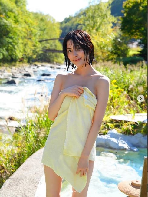 AV女優楓花戀 2018年出道，因長相神似女星川口春奈，被封為「暗黑版川口春奈」。（圖／翻攝自楓花戀IG）