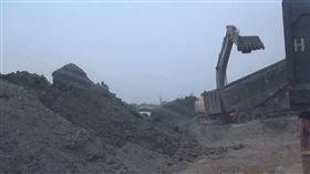 傾倒廢土一條龍，棄土天堂，起訴164人，建築工地，彰化農田、魚塭 (圖／翻攝畫面)