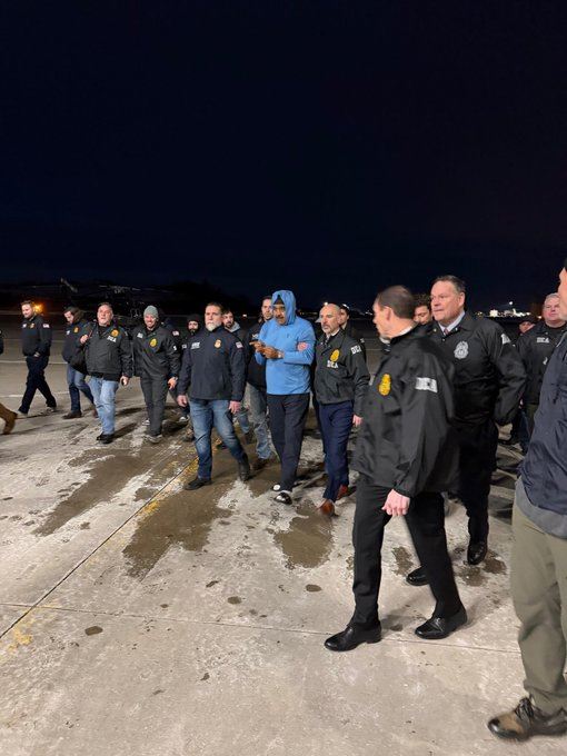 美軍生擒委內瑞拉總統馬杜洛，川普點名哥倫比亞是下一個？陸外交部嗆：反對干涉拉美內政。（圖／翻攝自X）