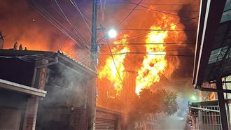 台中,太平,民宅,全面燃燒,女高中生,受困,除濕機,火災,大火,火警（圖／翻攝畫面）