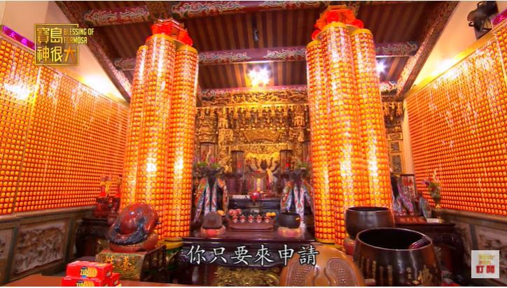 到廟裡點平安燈祈福。（圖／寶島神很大）