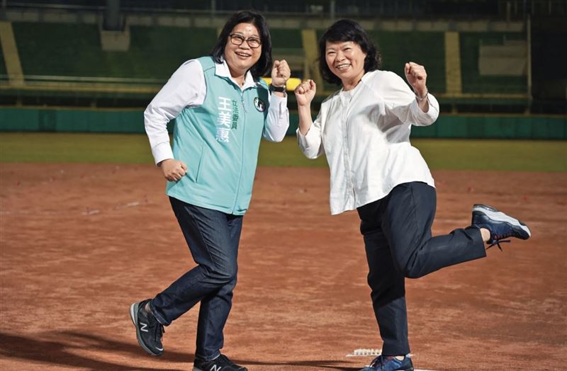 黃敏惠（右）與王美惠（左）友好，引來白營示警嘉義市不能成「藍白合」破口。（翻攝王美惠臉書）