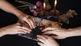 算命神預言遊客「妳會弄丟貴重東西」，因為小偷就是他本人。（示意圖；freepik）