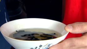 ▲青驚符化成的符水。（圖／寶島神很大）