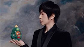 阿信日前上海演唱會重摔。（圖／翻攝自臉書）