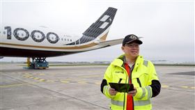 K董張國煒親駕首架A350-1000交機返台。（圖／星宇航空提供） 