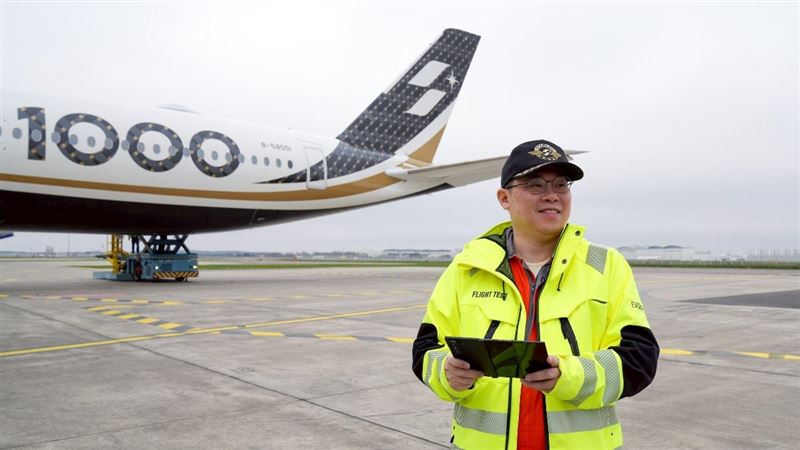 K董張國煒親駕首架A350-1000交機返台。（圖／星宇航空提供）