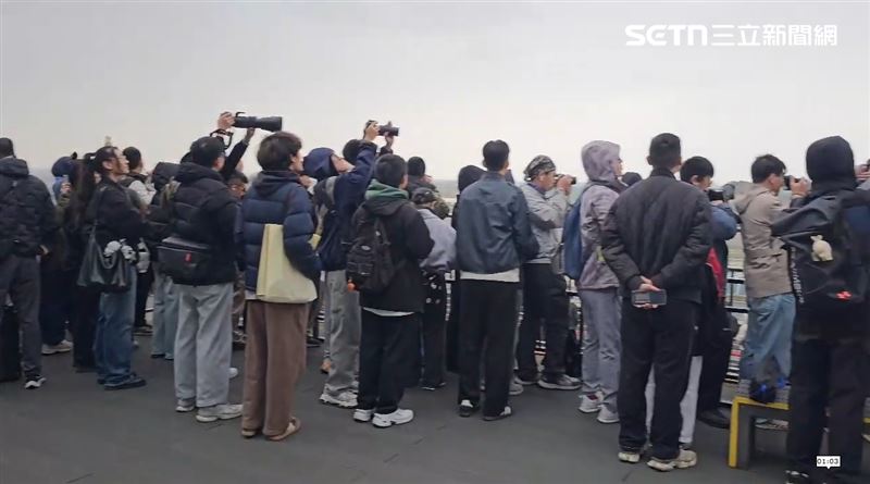 一早就有相當多航空迷到桃機等候全台第一架、同時也是星宇航空首架 A350-1000 廣體客機降落