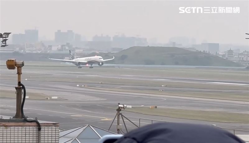 全台第一架、同時也是星宇航空首架 A350-1000 廣體客機，於1/6上午10:00正式降落桃園國際機場