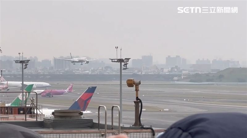 全台第一架、同時也是星宇航空首架 A350-1000 廣體客機，於1/6上午10:00正式降落桃園國際機場（圖／三立新聞）