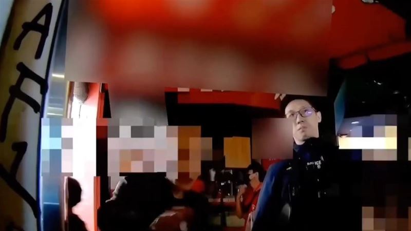 警方到場後介入協調，最終雙方各自離去。（圖／翻攝畫面）