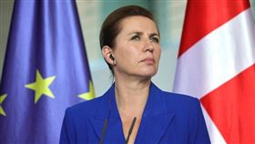 丹麥首相弗雷德里克森表示，嚴肅警告，若美國選擇攻擊另一個北約國家，「我們所熟知的國際社會、民主的遊戲規則、北約都將玩完」。（圖／翻攝自X平台）