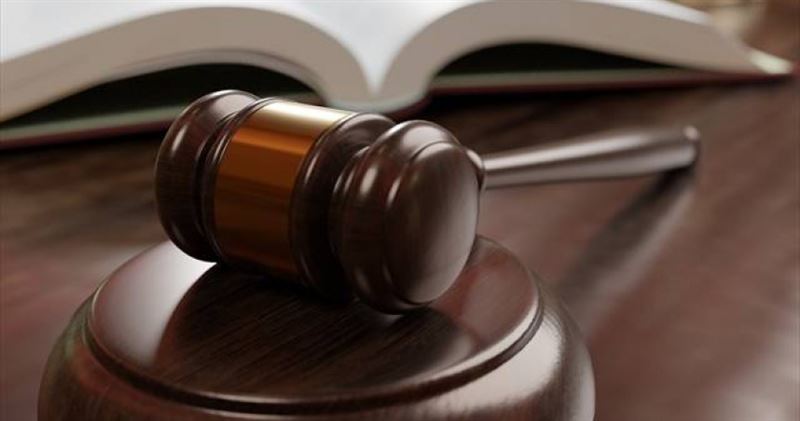 病患家屬拍桌咆哮護理師　判免罰3萬元