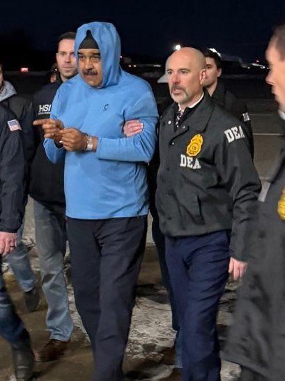 馬杜洛被美方押解。（圖／翻攝自X平台 @Afzalgital）