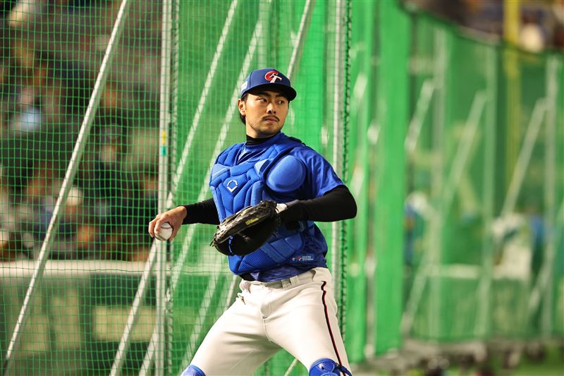 球員林家正驚喜現身戲院，引來社群一片「炫耀合照」文。（圖／牽猴子 提供）