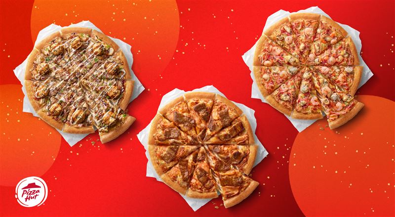 必勝客海鮮、和風章魚燒、韓式泡菜燒肉升級為「經典海鮮四重奏」、「丸勝日式章魚燒」、「韓式泡菜豬五花」。(圖／必勝客提供）