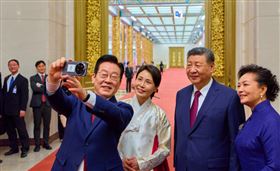 習近平、李在明自拍。（圖／取自X「@Jaemyung_Lee」）