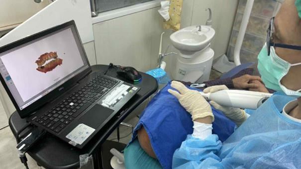 止鼾牙套（MAD）改善上呼吸道塌陷，病人配戴後再度睡眠檢查，顯示呼吸事件明顯下降，睡眠品質提升。（圖／新竹臺大分院提供）