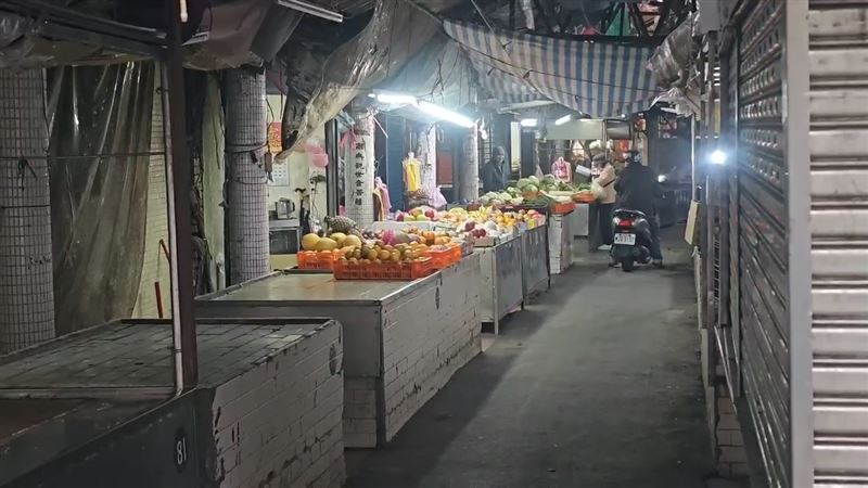 基隆和平島市場附近某民宅,46歲林姓男子被砍殺,3嫌落網遭羈押禁見。(圖/翻攝畫面)