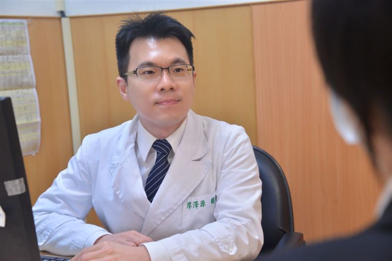 廖澤源說，皮膚癌在初期多半沒有明顯症狀，常被誤認為一般黑斑、痣或小傷口，若民眾未加以留意，容易錯失治療的最佳時機。（圖／台北慈濟醫院提供）