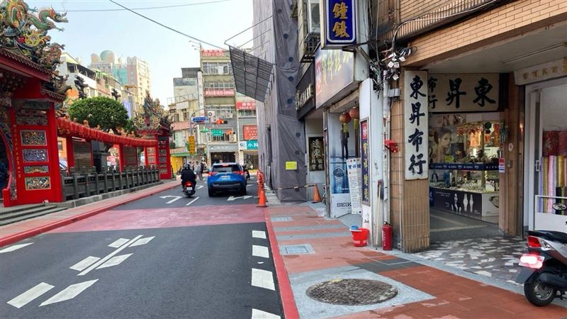 桃園都發局表示，將增加「限速30」之文字和圖樣。（圖／都發局）