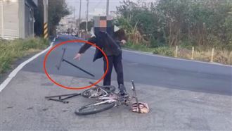 苗栗男揮鐵棍嘶吼！民眾嚇：怕是張文翻版