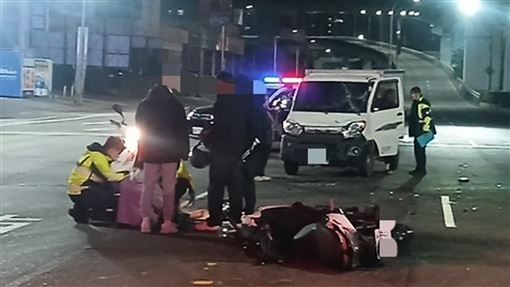 71歲翁開車猛撞機車　乘客噴飛斷腿畫面曝