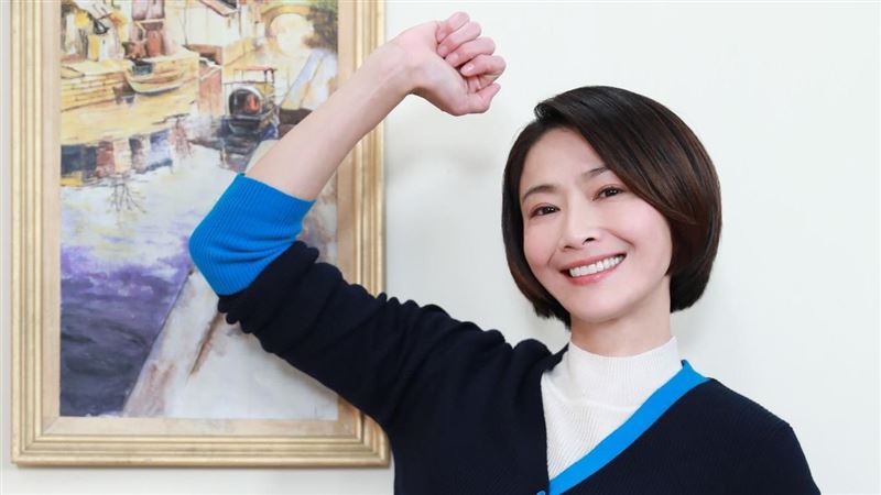 侯怡君怒告張金鳳。(圖/翻攝自臉書)