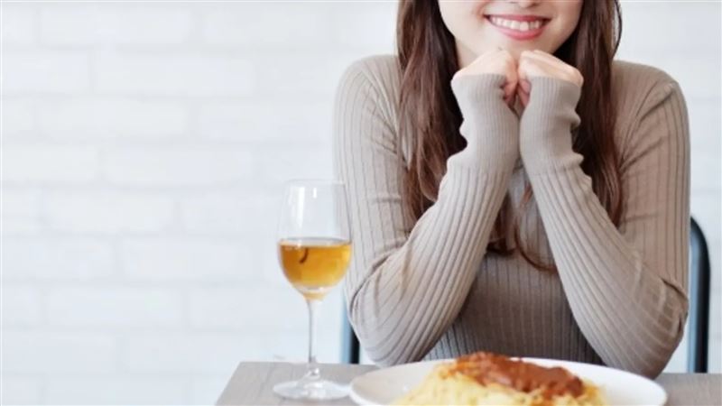 日本一名39歲男子與28歲元配、24歲二房兼養女聯手仙人跳、偷拍大量性愛片牟利，受害女性甚至高達約100人，相關影片多達1000支。示意圖。（翻攝自photoAC）