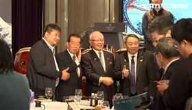 石平與矢板明夫晚間6時赴喜來登參加「吃海鮮挺日本」千人宴。（圖／翻攝畫面）