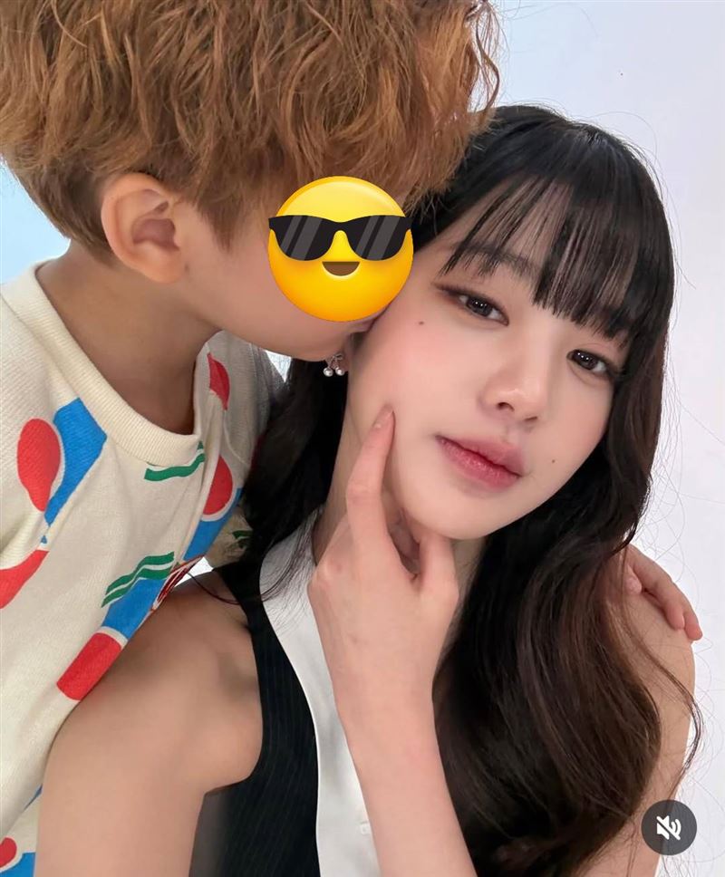 小男孩親吻張員瑛臉頰，讓網友羨慕不已。（圖／翻攝自IG）