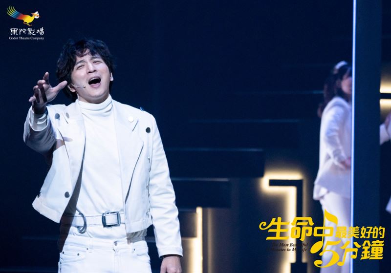 楊奇煜將工作全安排在家人上課時間。（圖／果陀劇場提供）