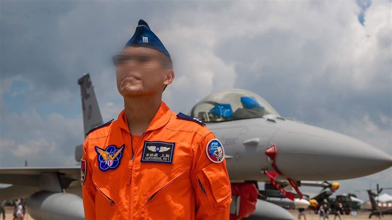 新／F-16飛官跳傘失聯　才剛跟妻度完蜜月