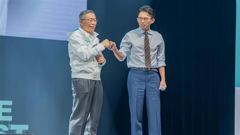 黃國昌、柯文哲替飛官集氣求平安。（圖／翻攝自黃國昌臉書）