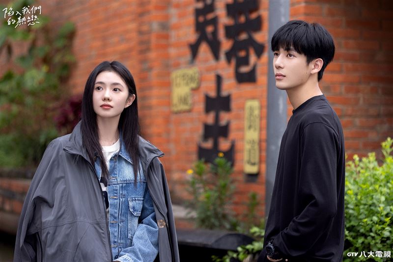 劉浩存（左）透露第一眼看起來文靜的王安宇（右）私下其實很活潑。（圖／八大電視提供）