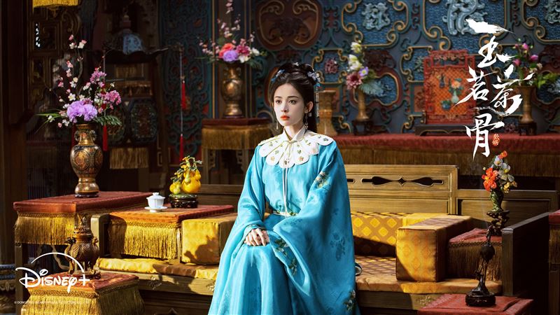 《玉茗茶骨》由侯明昊、古力娜札主演。（圖／Disney+提供）