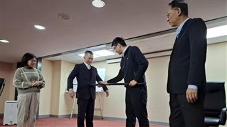 維安升級！北捷加碼50支新型防暴鋼叉進駐