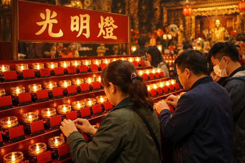 不少民眾會於新年時點光明燈祈求平安。（示意圖／CANVA製作）