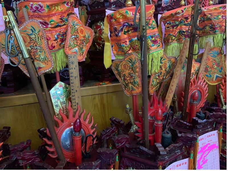 斗燈上有十項法器，象徵為個人元辰補運、消災植福。（圖／寶島神很大）