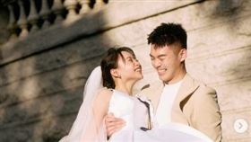 陳詩媛（左）王齊麟（右）補辦婚禮後，秀出更多婚紗照。（圖／翻攝自IG@10yuan.0424）