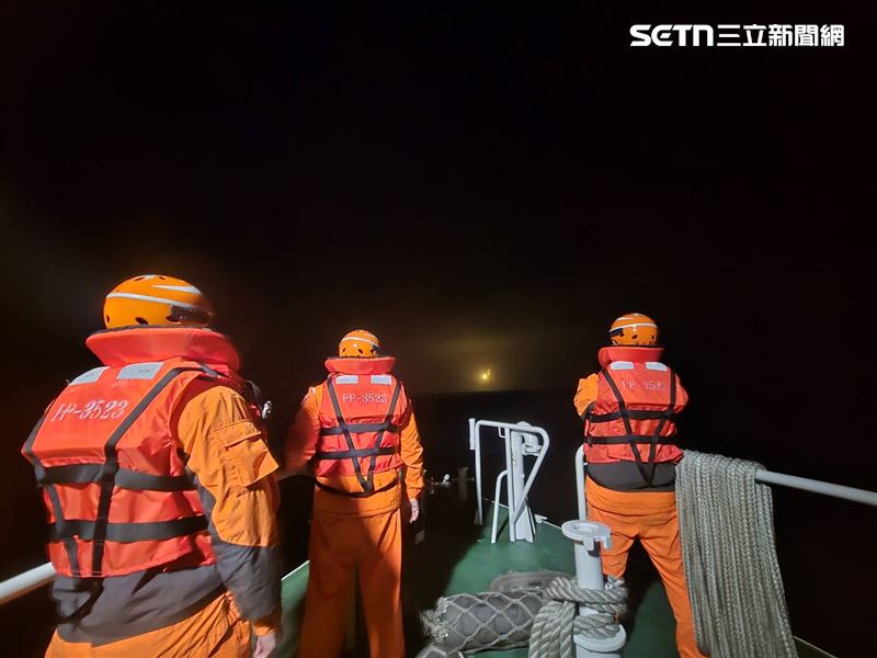 F-16飛官辛柏毅跳傘失聯！海巡頂9級風浪搜救。（圖／海巡署提供）