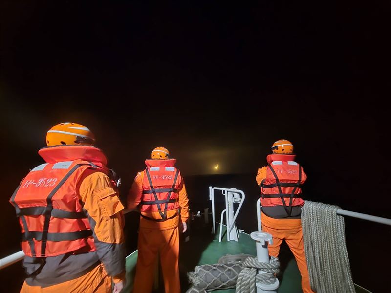 海巡夜間搜救 F-16 畫面曝光!管碧玲:全力搜救辛柏毅。(圖/翻攝管碧玲臉書)