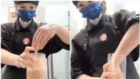 中國知名手搖品牌「霸王茶姬」因員工「手打奶茶」玩哏片遭炎上。（翻攝自微博）