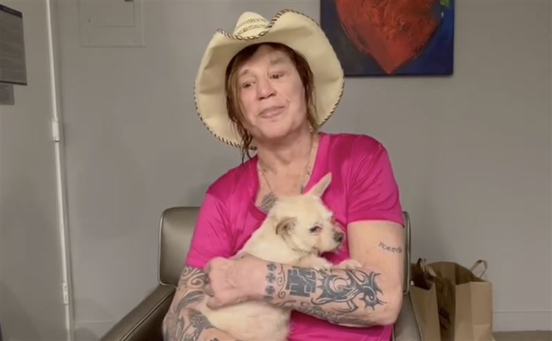 米基洛克在Instagram澄清，募資網站上關於他籌款繳納房租的活動，跟他本人毫無關連。（翻射自Mickey Rouke官方Instagram）