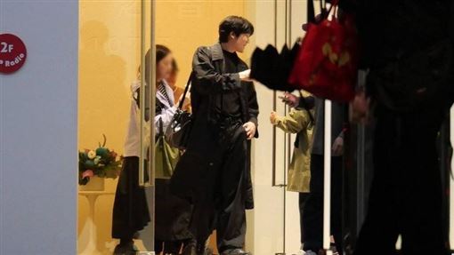 宇宙人小玉約曖昧對象　紳士距離冒粉紅泡