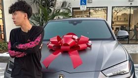 Ray正式公開自己在美國購入人生第二輛車。（圖／翻攝自IG）