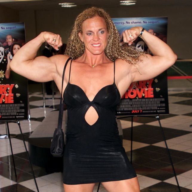 在踏入影壇之前,珍特卡早已是健美界知名人物,80年代參加多項健美賽事。(圖/翻攝自X)