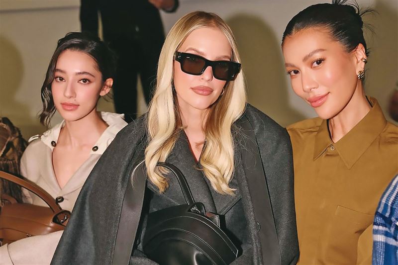 去年9月，莫莉（右）雖被詐騙近百萬元，仍出席米蘭時裝週。（圖／翻攝自莫莉IG）