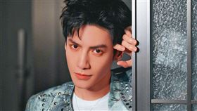 羅雲熙自己認錯車，卻意外引起粉絲網暴車主。（圖／翻攝自微博）