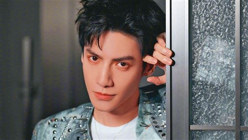 狂粉護主肉搜網罵　他衰被男星上錯車網暴